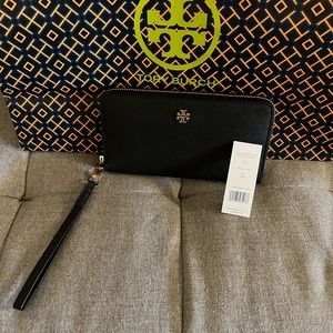 Tory Burch Emerson wristlet wallet